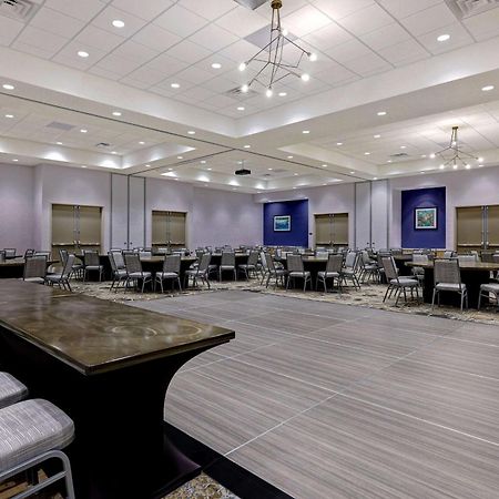 Hilton Garden Inn סידר רפידס מראה חיצוני תמונה