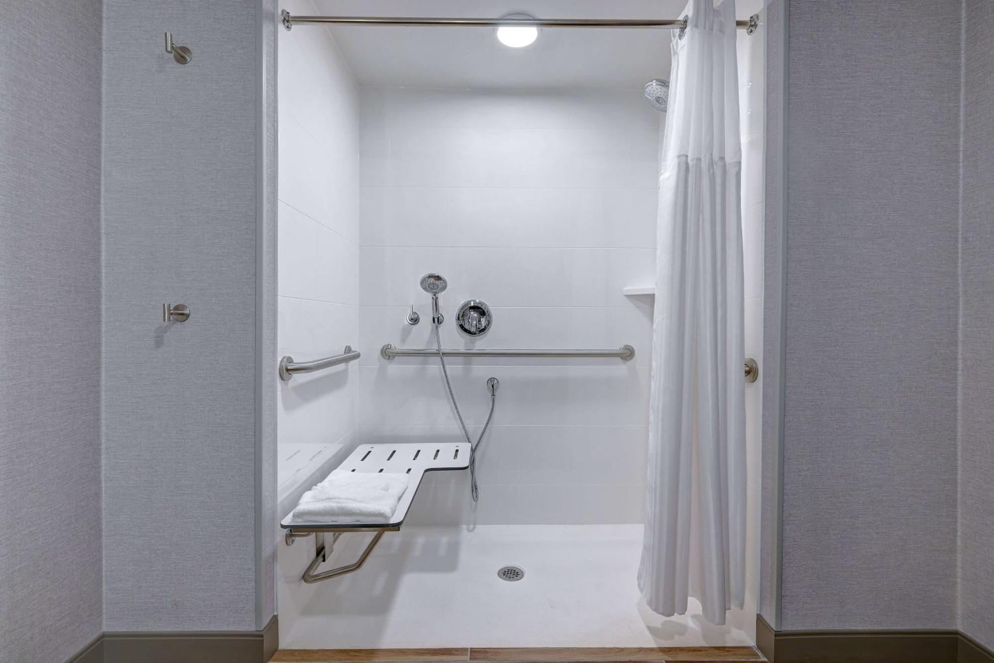 Hilton Garden Inn סידר רפידס מראה חיצוני תמונה