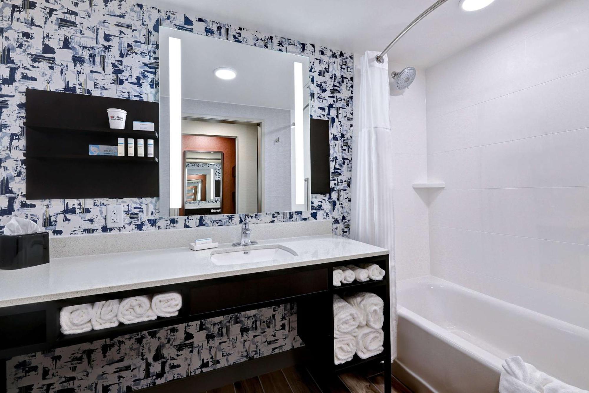 Hilton Garden Inn סידר רפידס מראה חיצוני תמונה