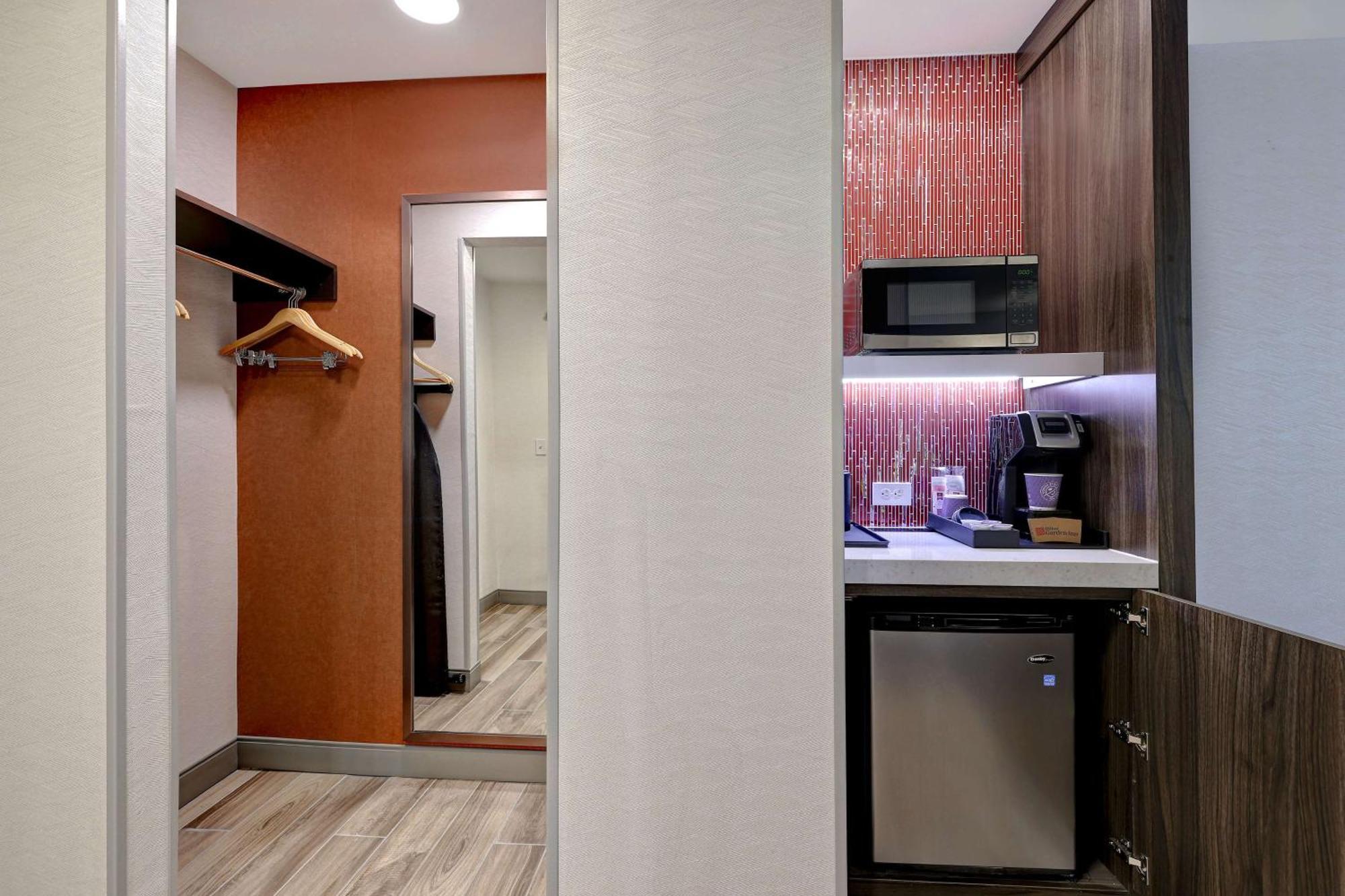 Hilton Garden Inn סידר רפידס מראה חיצוני תמונה