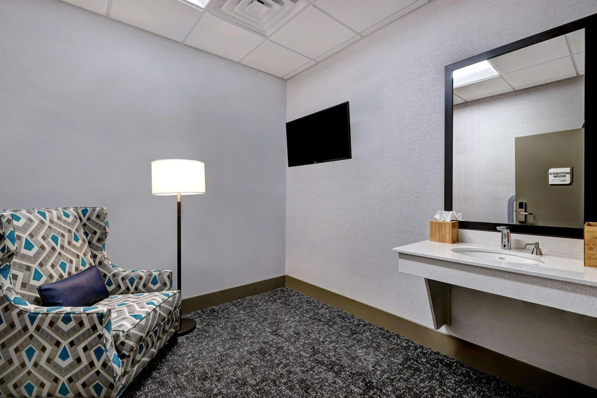 Hilton Garden Inn סידר רפידס מראה חיצוני תמונה