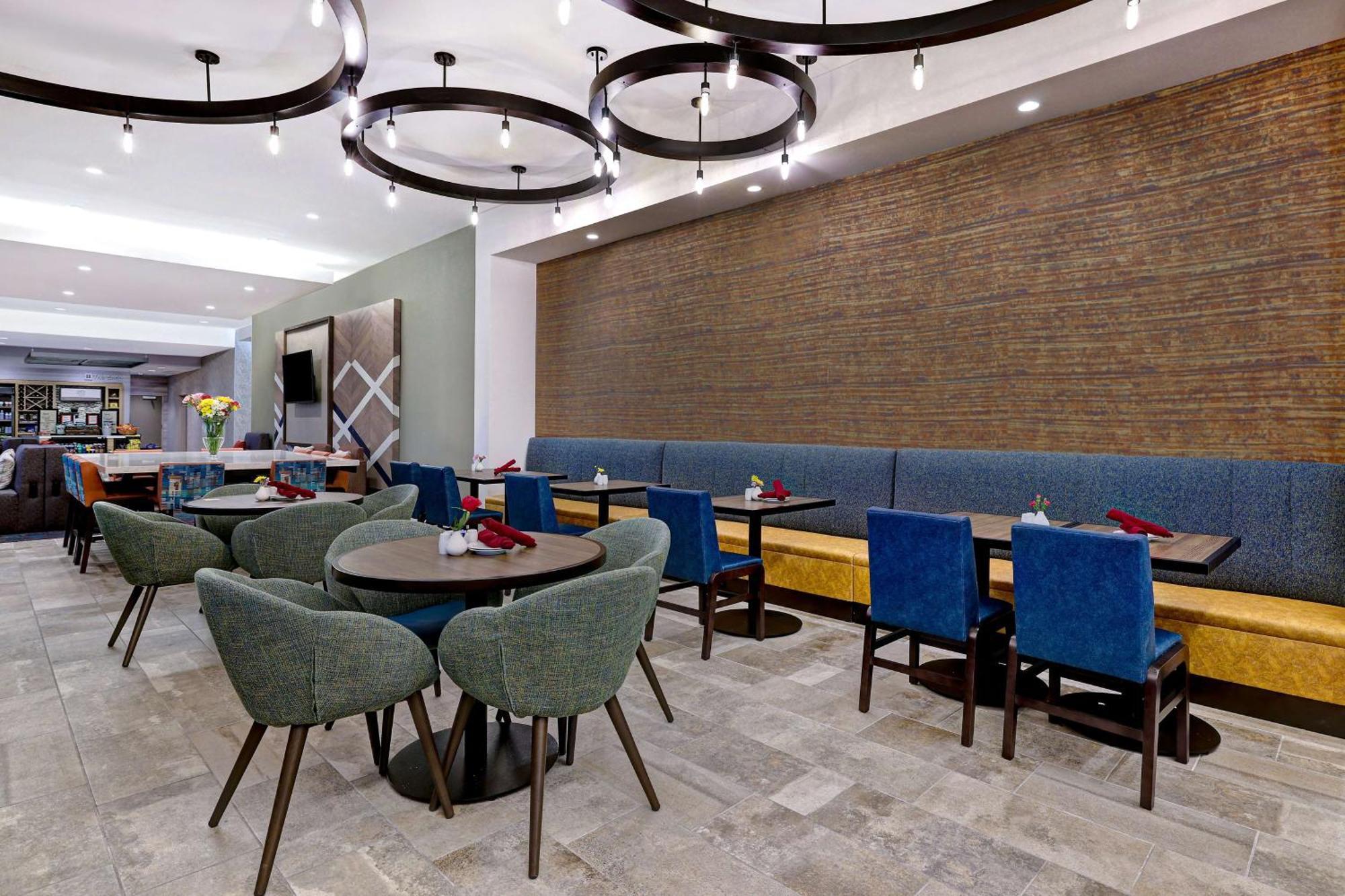 Hilton Garden Inn סידר רפידס מראה חיצוני תמונה
